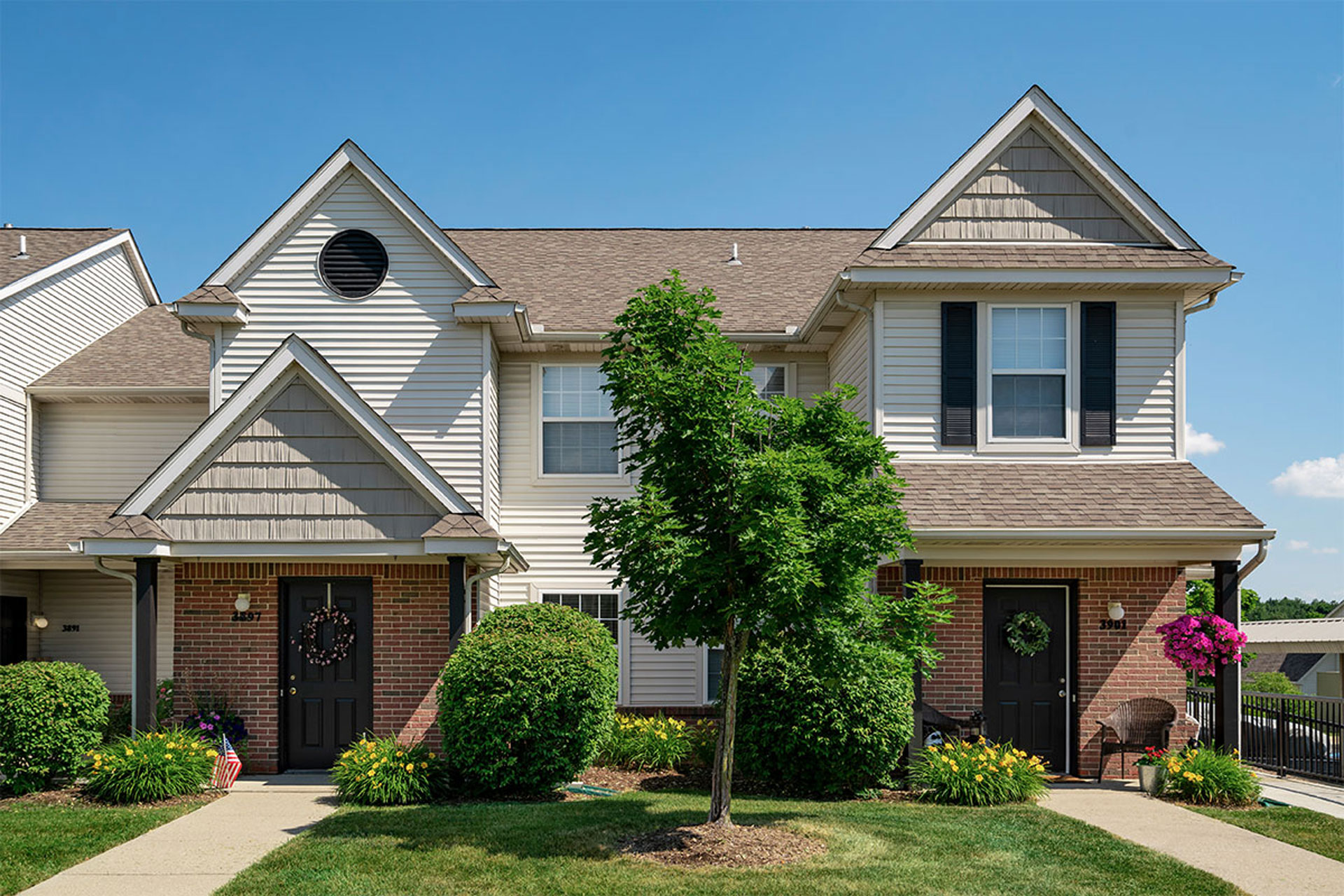 GLE-GALLERY-007-upscale interior rendering of an apartment clubhouse with two pool tables and many windows